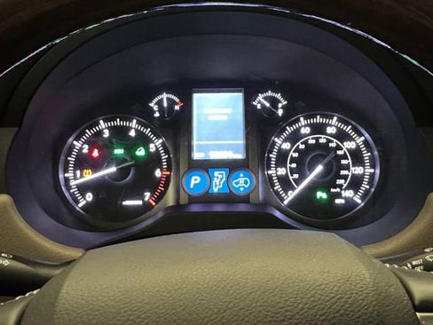 Used 2017 Lexus GX 460 Luxury w/ Preferred Accessory Package image 10