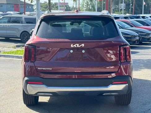 Used 2025 Kia Sorento S w/ Panoramic Sunroof Package image 6