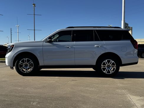 New 2026 Ford Expedition Active image 8