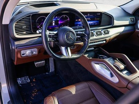 Used 2024 Mercedes-Benz GLS 580 4MATIC image 10