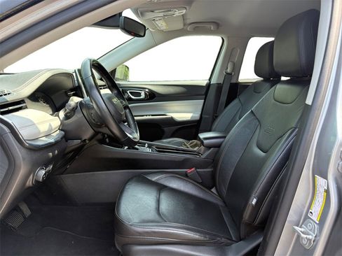 Certified 2022 Jeep Compass Limited image 9