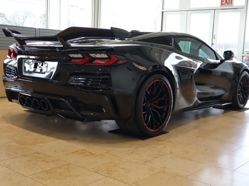 Used 2024 Chevrolet Corvette Z06 w/ Z07 Performance Package image 10