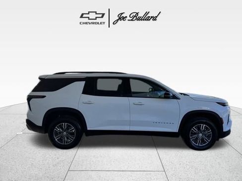 Used 2025 Chevrolet Traverse LT image 7