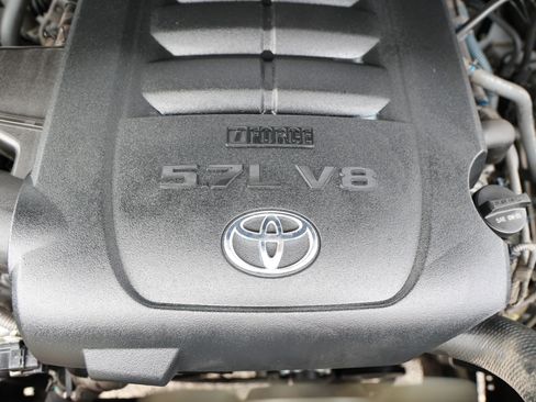 Used 2021 Toyota Tundra SR5 w/ SR5 Leather Package RWD image 18