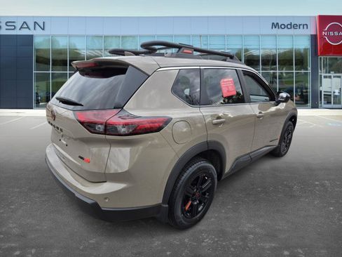 Certified 2025 Nissan Rogue SV image 5
