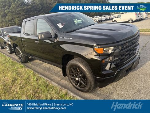Used 2023 Chevrolet Silverado 1500 Custom image 1