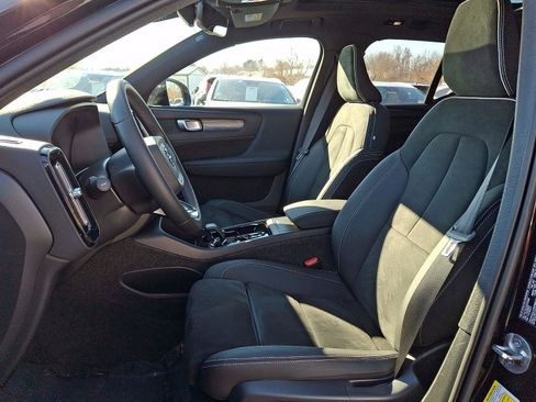 Certified 2025 Volvo XC40 B5 Plus image 13