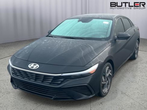 Used 2025 Hyundai Elantra Sport w/ Cargo Package image 3