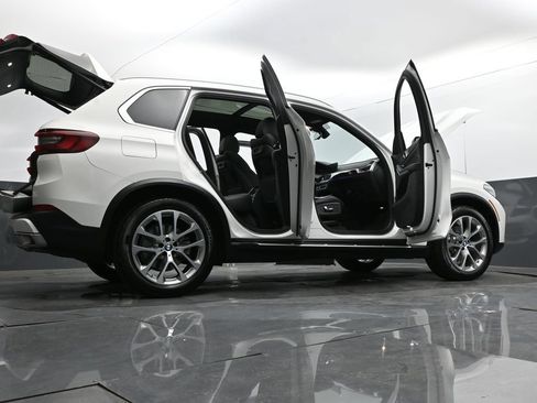 Used 2023 BMW X5 xDrive40i AWD/4WD image 38