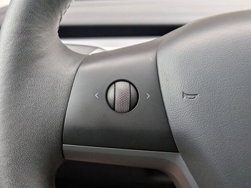 Used 2022 Tesla Model Y Long Range image 26