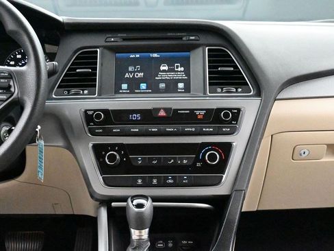 Used 2017 Hyundai Sonata SE FWD image 13