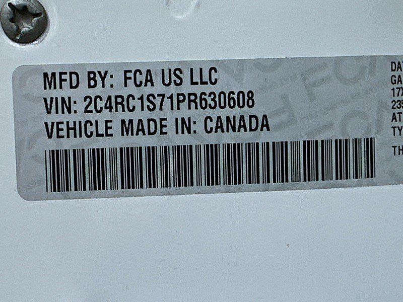 Used 2023 Chrysler Pacifica Limited FWD image 37