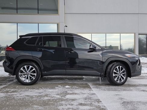 Used 2022 Toyota Corolla Cross XLE image 26