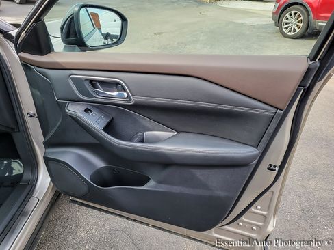 Used 2023 Nissan Rogue Platinum w/ Platinum Premium Package image 32