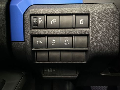 Certified 2025 Toyota Tacoma TRD Off-Road AWD/4WD image 28