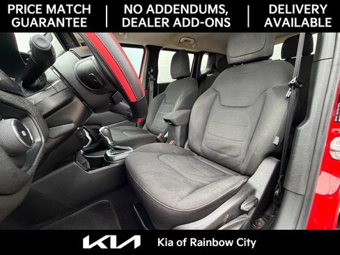 Used 2018 Jeep Renegade Latitude image 14