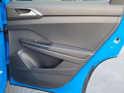 Used 2025 Volkswagen Taos SE image 11