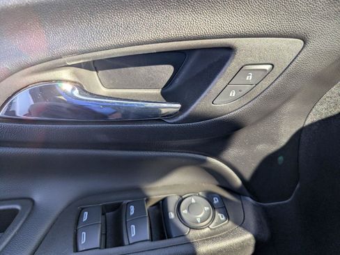 Used 2023 Chevrolet Equinox LT AWD/4WD image 24