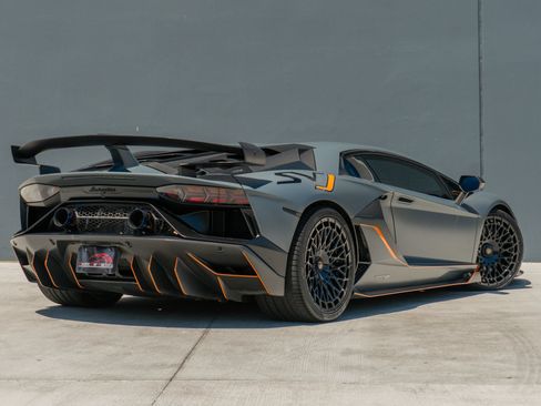 Used 2019 Lamborghini Aventador SVJ AWD/4WD image 8