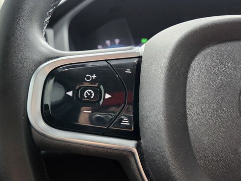 Used 2023 Volvo XC60 B5 Plus image 38