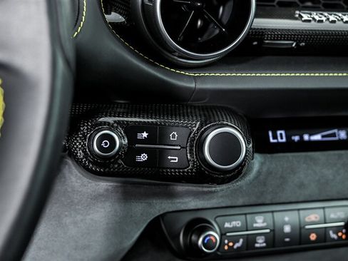 Used 2020 Ferrari 812 Superfast RWD image 31