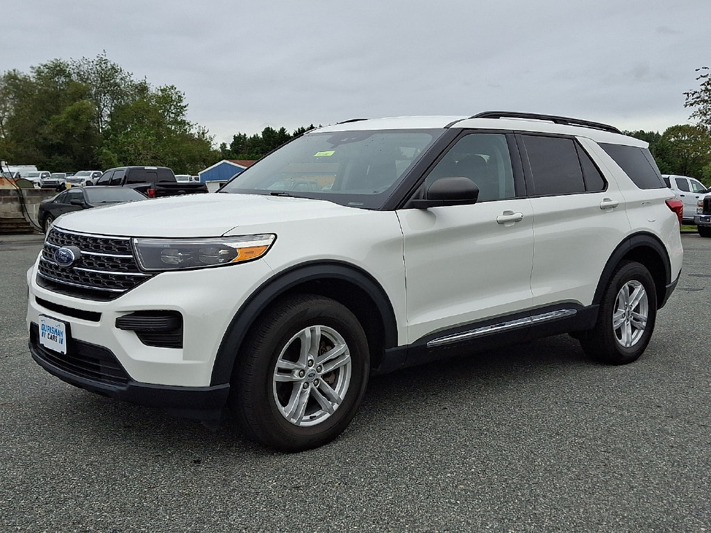 Used 2023 Ford Explorer XLT AWD/4WD image 3