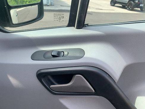 Used 2018 Mercedes-Benz Sprinter 2500 image 30