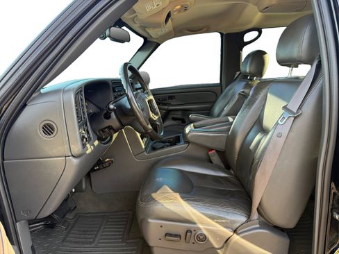 Used 2004 GMC Sierra 1500 SLT w/ Off-Road Package AWD/4WD image 9