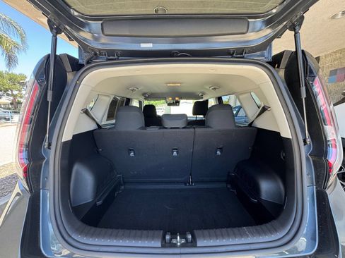 Used 2025 Kia Soul LX w/ LX Technology Package FWD image 29