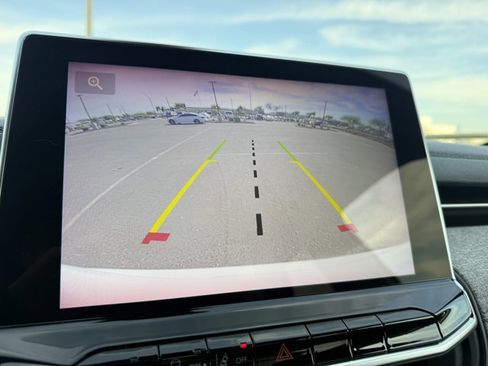 Used 2023 Jeep Compass Latitude image 18