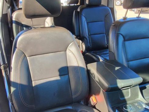 Used 2021 Chevrolet Traverse LT w/ LT Premium Package image 19