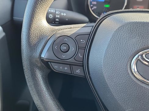 Used 2021 Toyota RAV4 LE image 12