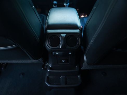 Used 2022 Jeep Wrangler Unlimited Sahara AWD/4WD image 35