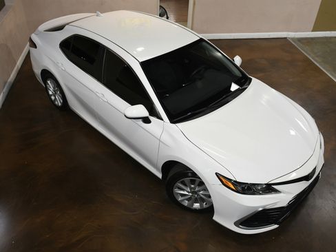 Used 2021 Toyota Camry LE image 73