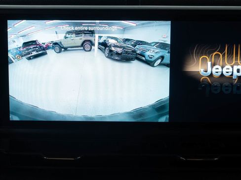 Used 2024 Jeep Wrangler Unlimited AWD/4WD image 19