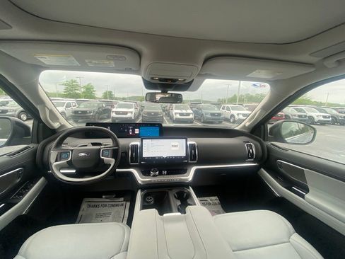 New 2025 Ford Expedition Platinum w/ Platinum Ultimate Package AWD/4WD image 26