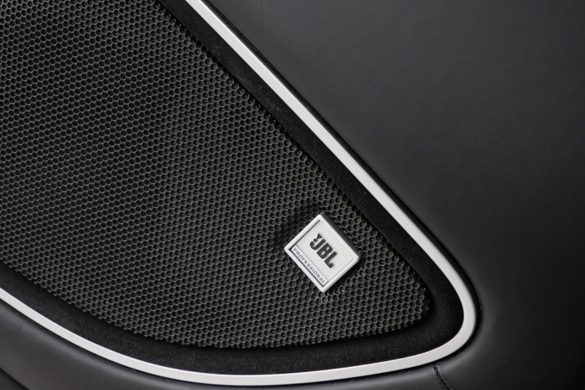 Used 2015 Ferrari F12 Berlinetta RWD image 34