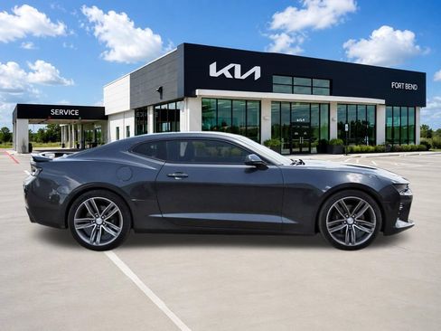 Used 2016 Chevrolet Camaro SS RWD image 4