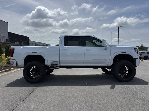 New 2026 GMC Sierra 2500 Denali Ultimate AWD/4WD image 11