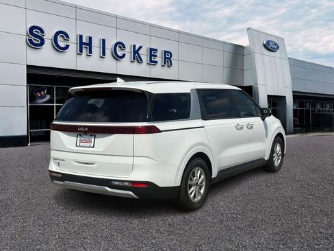 Used 2022 Kia Carnival LX FWD image 2