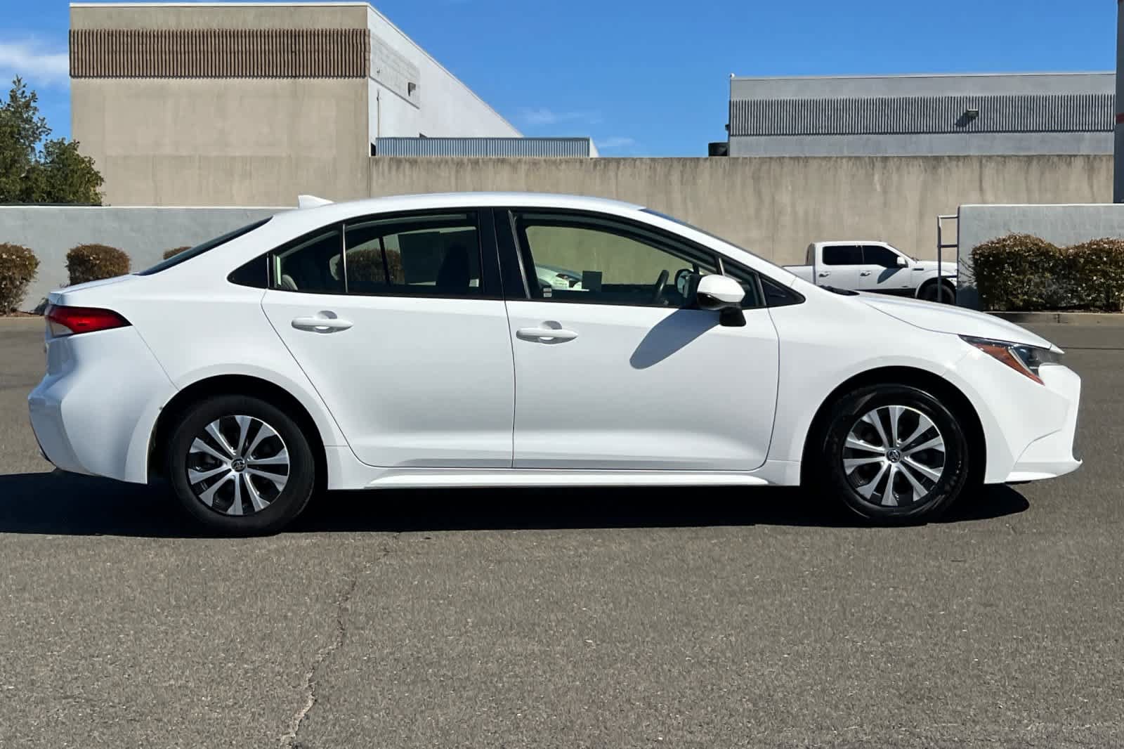 Certified 2022 Toyota Corolla LE FWD image 6