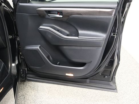 Used 2024 Toyota Highlander Limited image 38