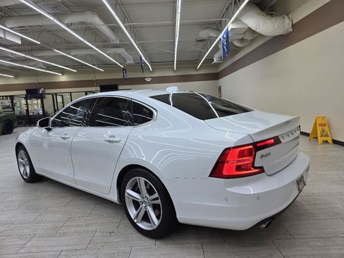 Used 2017 Volvo S90 T5 Momentum w/ Vision Package FWD image 8