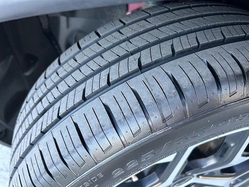 Used 2025 Jeep Compass Limited image 17