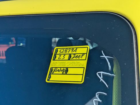 Used 2023 Jeep Gladiator Willys image 10