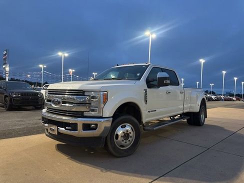 Used 2019 Ford F350 Lariat w/ Lariat Ultimate Package AWD/4WD image 3