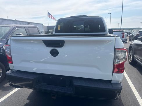Used 2019 Nissan Titan SV w/ SV Convenience Package AWD/4WD image 5