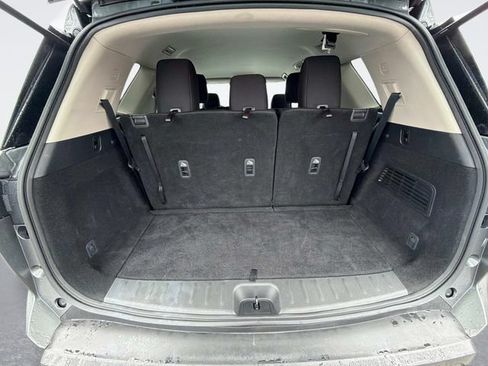 Used 2024 Nissan Pathfinder SV FWD image 13