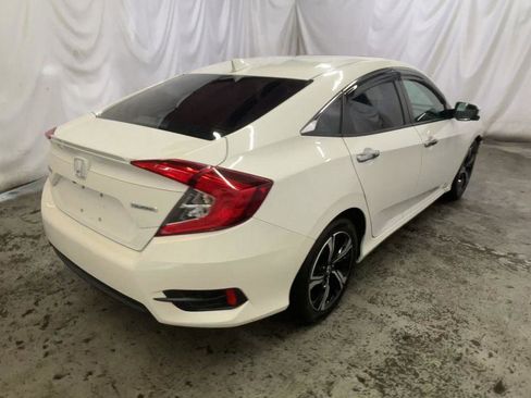 Used 2018 Honda Civic Touring image 8