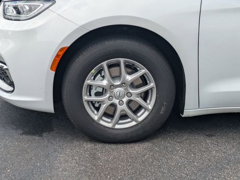 New 2026 Chrysler Pacifica Select FWD image 34